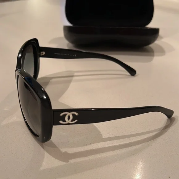 Chanel sunglasses. With box and case. - Picture 4 of 8